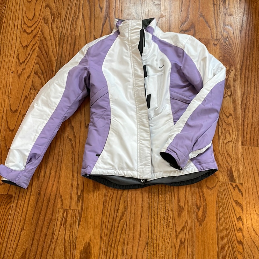 Nike Women’s ski coat. Medium, lined with zip vents.
